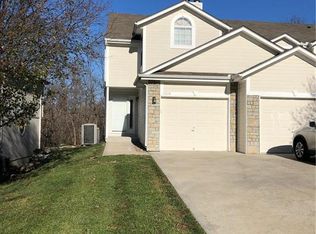 1316 NW Hidden Ridge Ct, Blue Springs, MO 64015