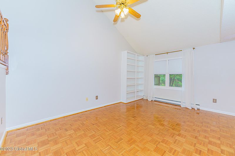 4th image of 4052 Chaucer Place
