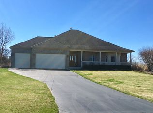 1211 Savannah Ln, Woodstock, IL 60098