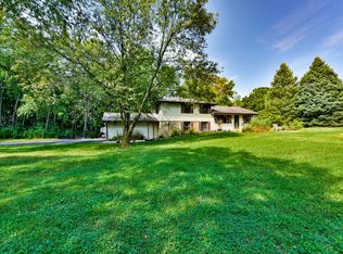 W266N6856 Thousand Oaks Dr, Lisbon, WI 53089