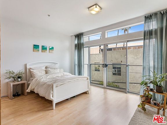5th image of 4215 Glencoe Ave #207
