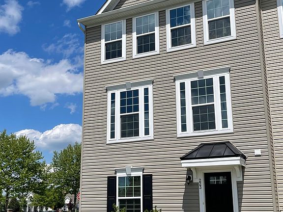 4th image of 223 Lake Seymour Dr