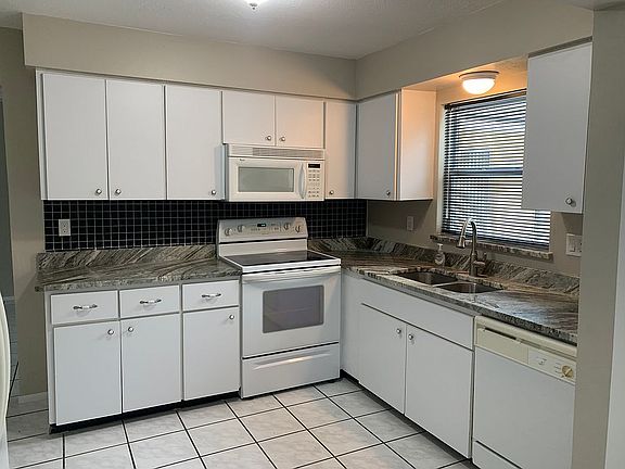 3rd image of 3326 Spainwood Dr