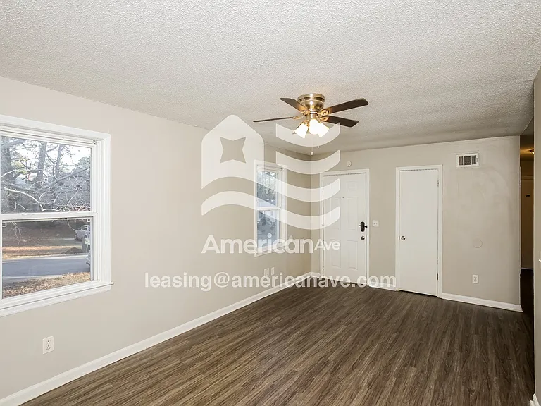 39814_003_living_room_14231521.jpg