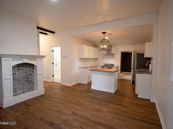 4th image of 360 E College Ave