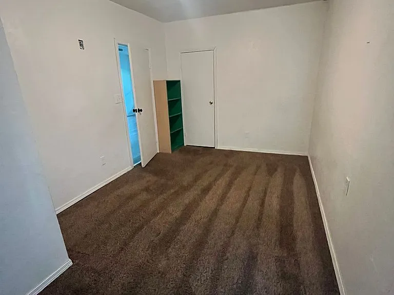 908 SW G Ave — Photo 6