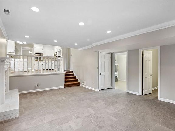 5th image of 3841 E Hayward Ct