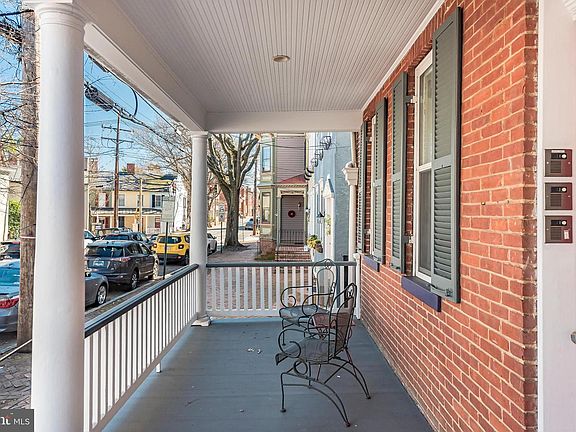 3rd image of 187 Duke Of Gloucester St APT 2