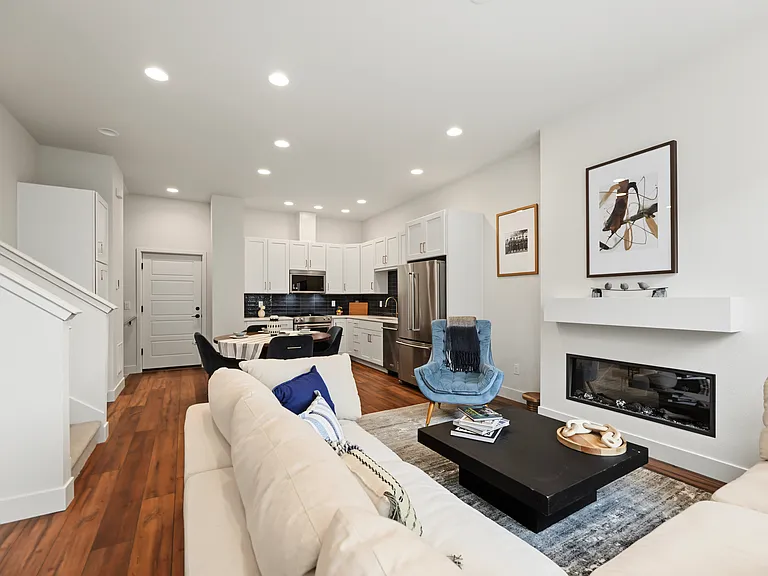 3122 W Bonfils Pl — Photo 1