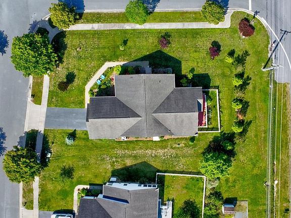 3rd image of 71 Sierra Ct