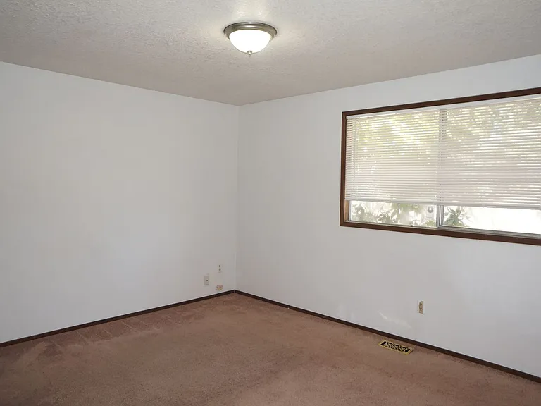 6404 SE Furnberg St — Photo 16