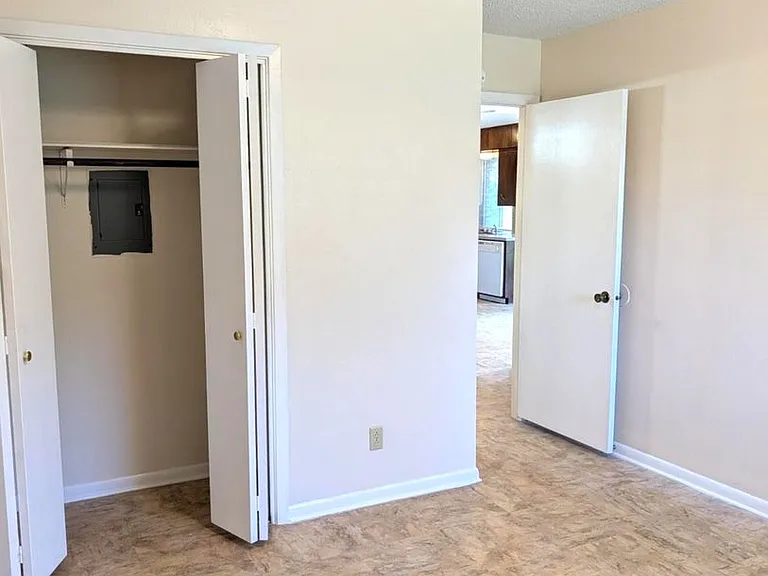 402 Skyline Ave — Photo 16