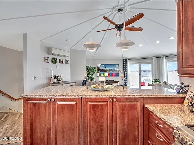 424 E Longport Ave — Photo 14