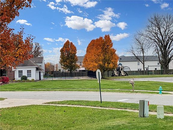 2nd image of 5647 Woodland Trace Blvd