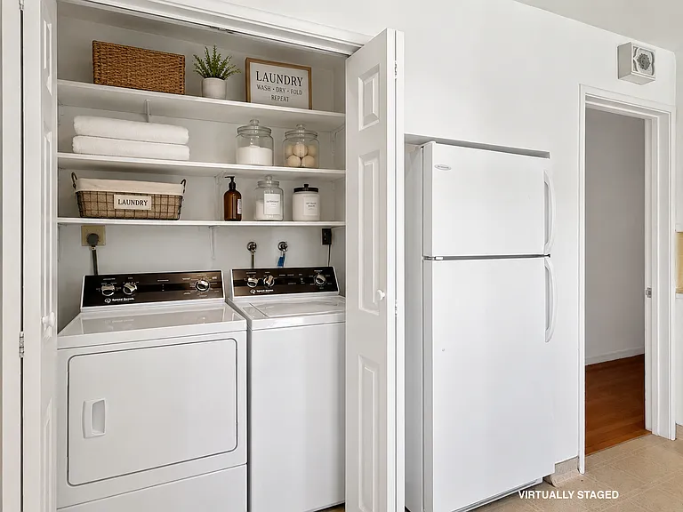 950 Olive St — Photo 9