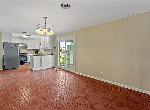 3rd image of 4318 Oaklawn St