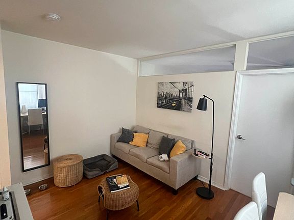 2nd image of 506 Amsterdam Ave APT 5A