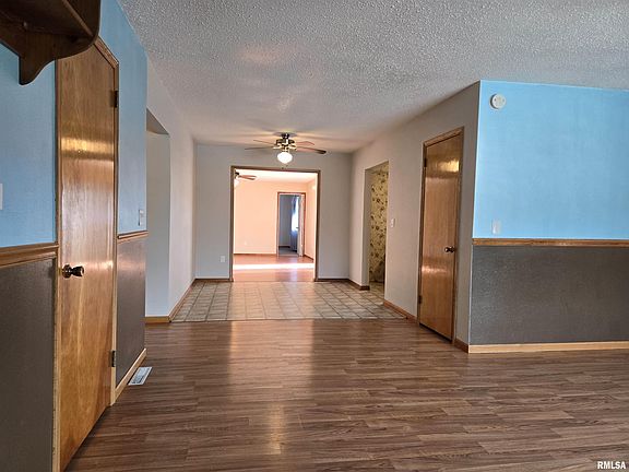 2nd image of 207 N 1st St
