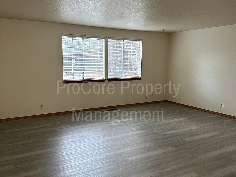 3704 W Rose Hill St — Photo 4