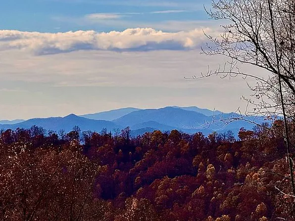 1235 Falls View Dr, Bryson City, NC 28713