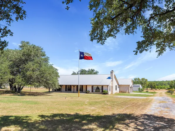 4010 Fm 2200, Moore, TX 78057