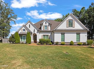360 Flagstone Dr, Jackson, TN 38305