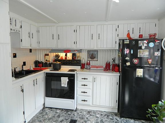 3rd image of 138 Haw Orchard Ln