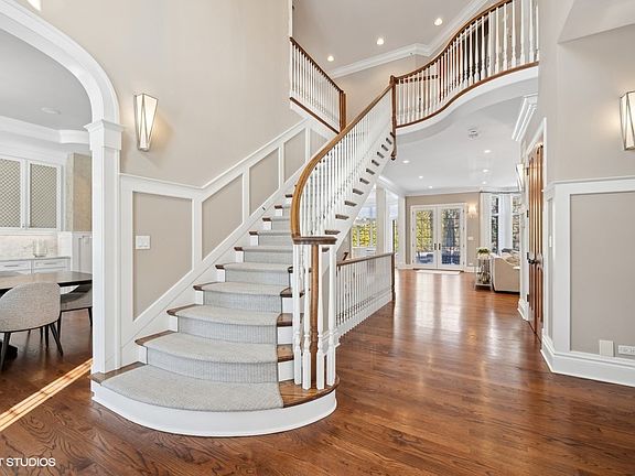 3rd image of 24 Oxford Dr