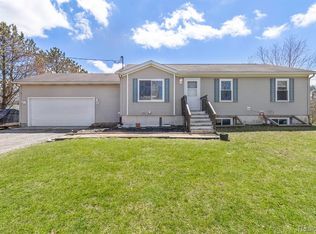 7053 Chase Lake Rd, Fowlerville, MI 48836