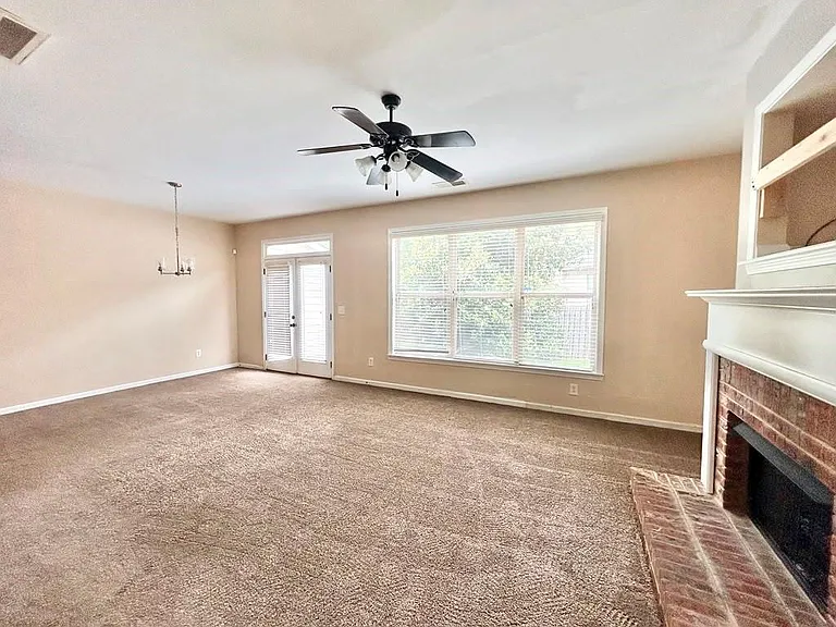 64 Creighton Ln — Photo 3