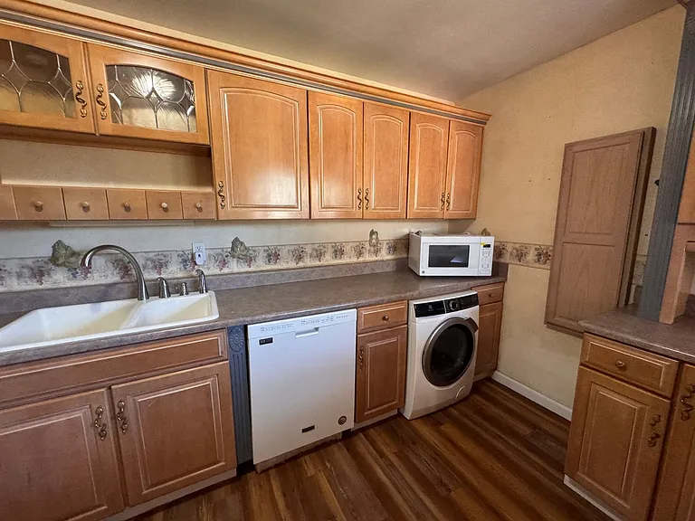 1205 Saint St NE — Photo 5
