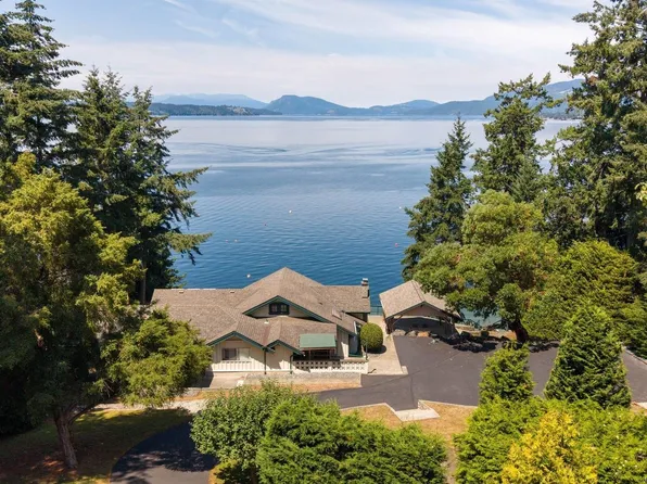 9556 Ardmore Dr, North Saanich, BC V8L 5H3