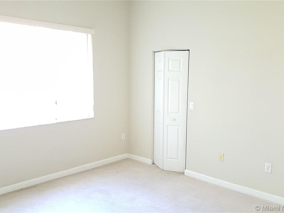 1st image of 1018 NE 35th Ave #0