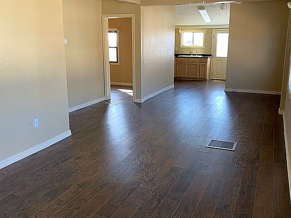 2nd image of 3000 Louisville Ave