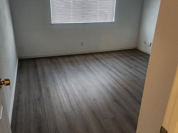 5th image of 2928 Peachtree Dr Unit 4