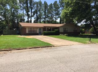 132 Lynmark Dr, Trenton, TN 38382