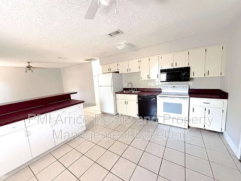 670 Garden St W — Photo 3