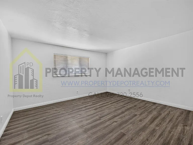 4411 Del Rio Rd #4 — Photo 16