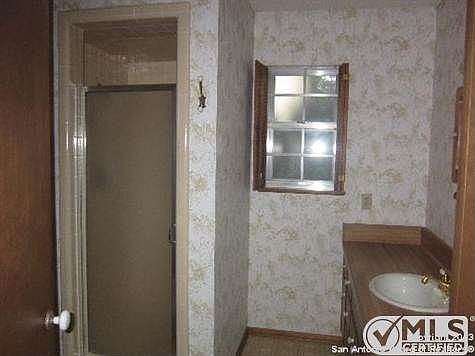 5th image of 304 W Centre St