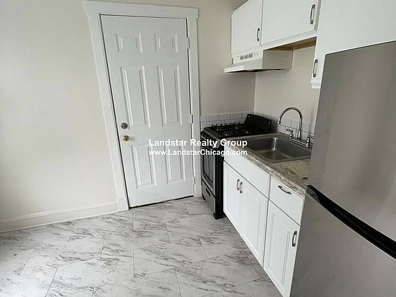5th image of 2625 1/2 N Spaulding Ave APT 3S