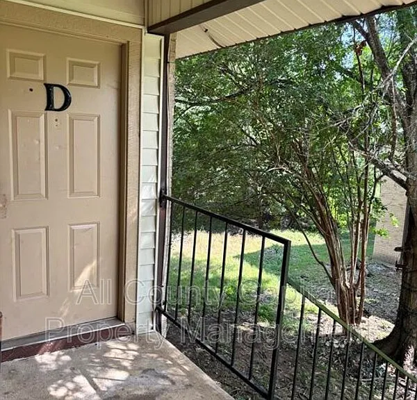 249 Craddock Ave #D — Photo 2