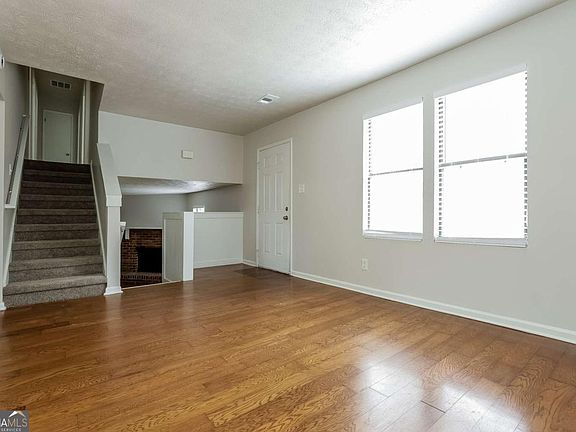 3rd image of 3352 Herrenhut Rd