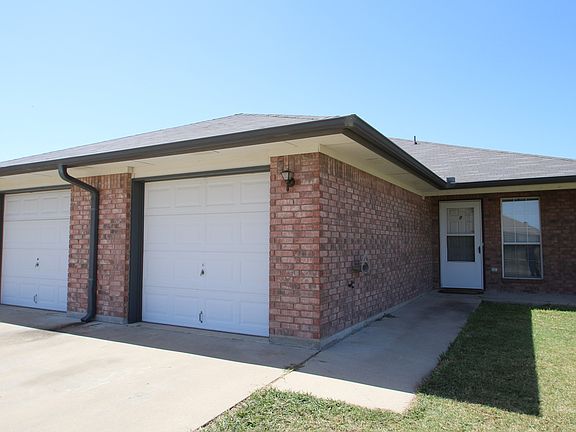 3rd image of 2604 Lucille Dr