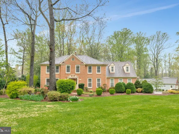 7110 Park Point Ct, Fairfax Station, VA 22039