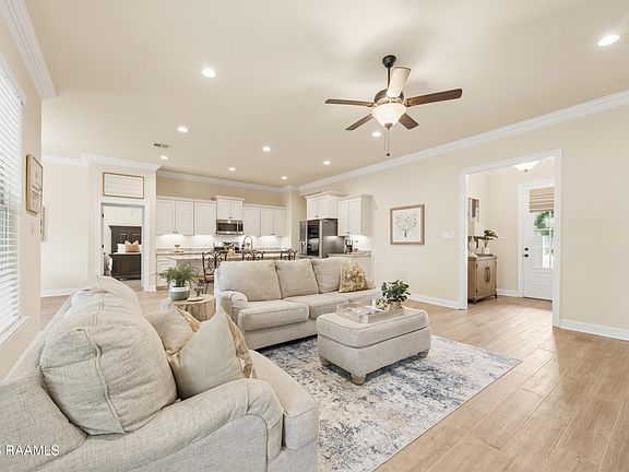 5th image of 113 Mesquite St