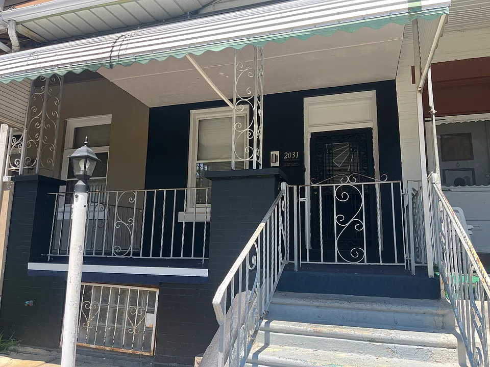 2033 W Atlantic St