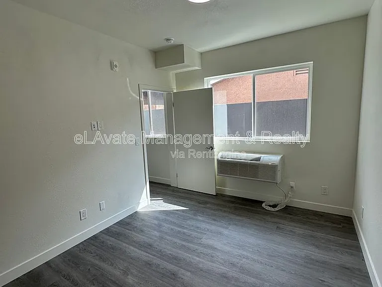 226 W 87th St #204 — Photo 10