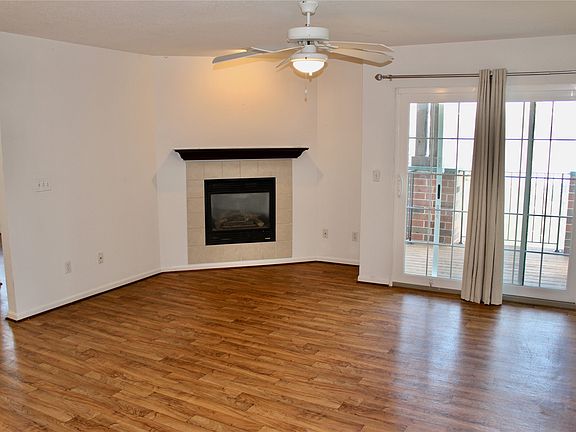 3rd image of 101 NW 8th St Unit 207