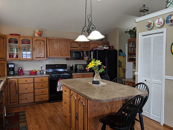 3rd image of 1802 Woodbine Way
