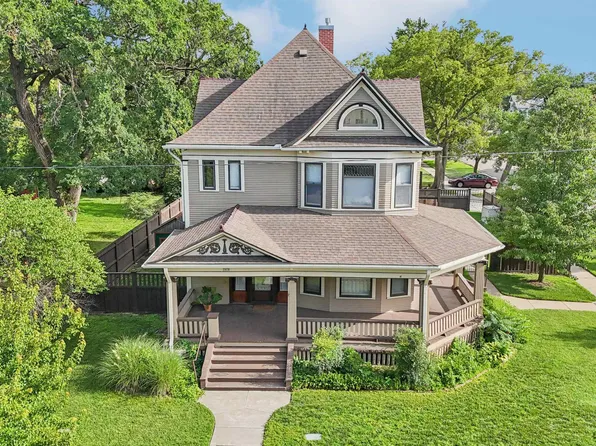 1919 W Douglas Ave, Wichita, KS 67213